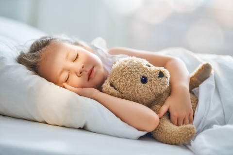 VITAKIDS Moon Natural Sleep Support for Kids offers a gentle solution. This tasty gummy supplement contains Melatonin and Vitamin B6