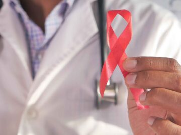 التوعية بفيروس نقص المناعة البشرية (HIV) وطرق الوقاية والعلاج لحياة صحية وآمنة.